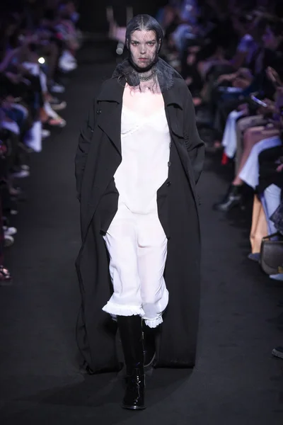 Look 3